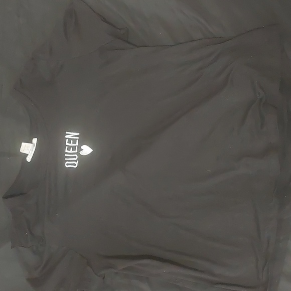 Cute black T - Picture 1 of 1